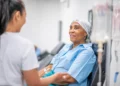 Mientras países desarrollados aprueban nuevos medicamentos para el cáncer con celeridad, Colombia demora en el proceso: Datos para entender el comportamiento del cáncer